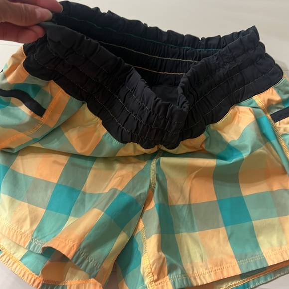 Lululemon shorts - Picture 5 of 7